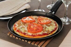 Pizza en Forma de Media Luna: Aprende a Hacer la Deliciosa Pizza a la Sartén en Casa