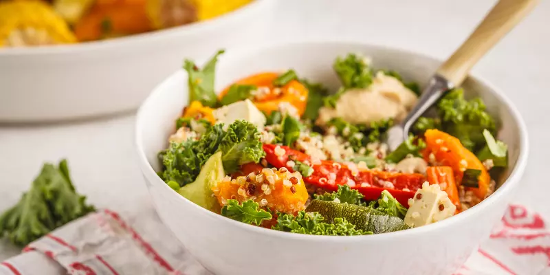 Salada de quinoa com legumes grelhados