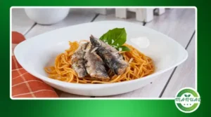 Receita de macarrão com sardinha, cebola roxa e salsinha