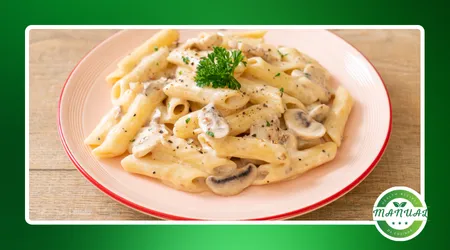 Massa penne ao molho de quatro queijos cremosos