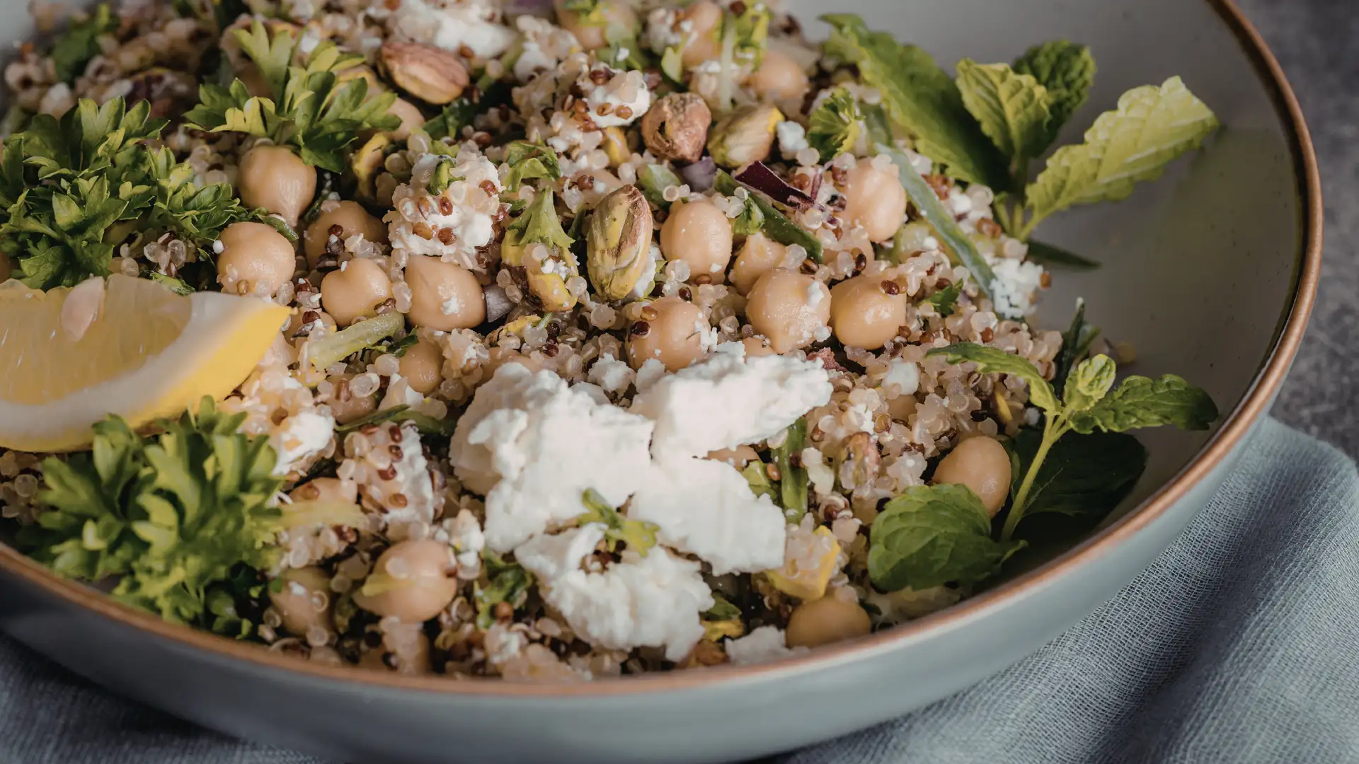 Quinoa mediterrânea com legumes assados