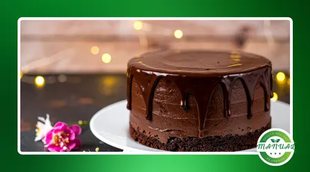 Bolo de chocolate com ganache brilhante para ocasiões especiais