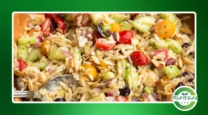 Orzo grego assado com legumes para almoço aromático
