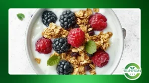 Sobremesa de iogurte com frutas assadas leve e moderna