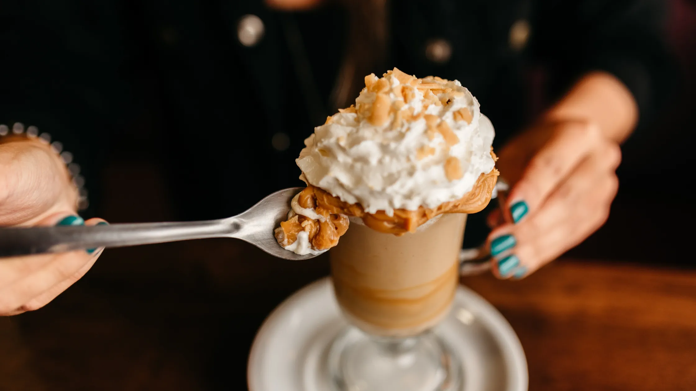 mousse de doce de leite com chantilly e flor de sal 